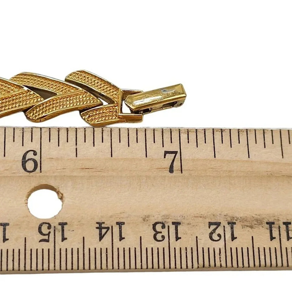 Nina Ricci for Avon Gold Tone Chevron Bracelet Fold-Over Closure Vintage - Picture 4 of 6